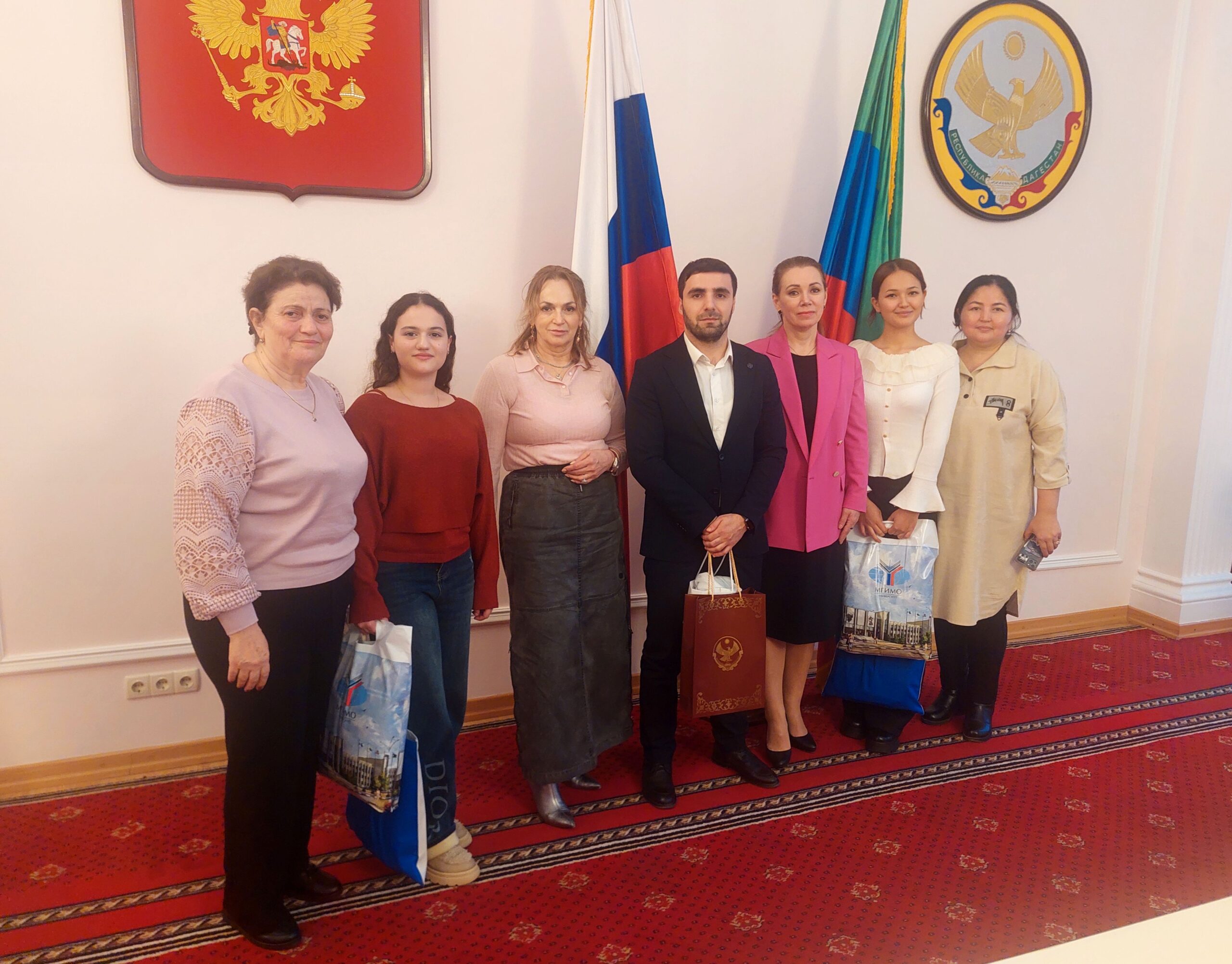 В Постпредстве Дагестана встретили делегацию дагестанских школьников – участников всероссийского телевизионного проекта «Умницы и умники»