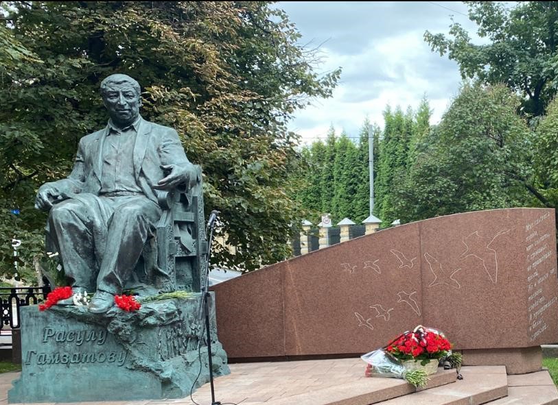 100 лет со дня рождения Расула Гамзатова